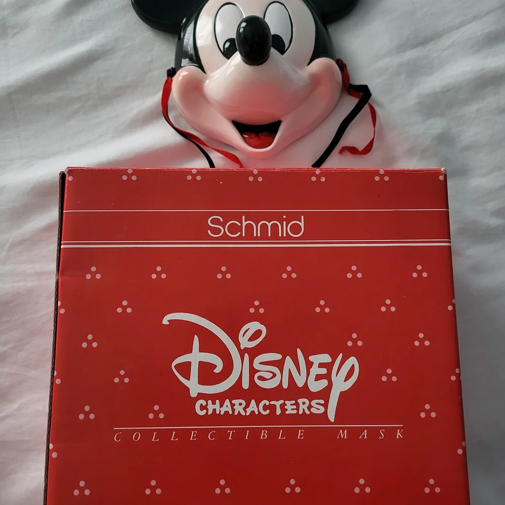 Disney Mickey Mouse Mask with Original Box 8x8 Inches - Picture 2 of 7